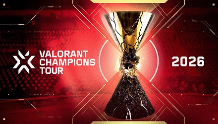 Gouden trofee met een zwarte stenen voet, gecentreerd op een rode achtergrond, voor de “Valorant Champions Tour 2026”. De opvallende tekst en het digitale ontwerp stralen spanning uit